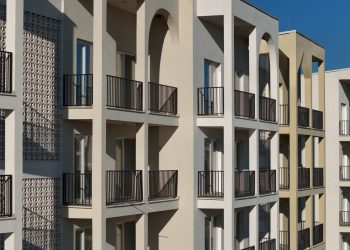 Lagjja e re në Spitallë ende e pabanueshme, 996 apartamente do të strehojnë mbi 4 mijë të pastrehë nga tërmeti