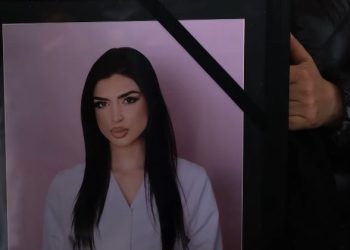 “U vra nga i dashuri i saj”- I dha fund jetës duke u hedhur nga ndërtesa? Shoku i studentes shqiptare: E shtyu e zbriti për të konfirmuar që kishte vdekur!