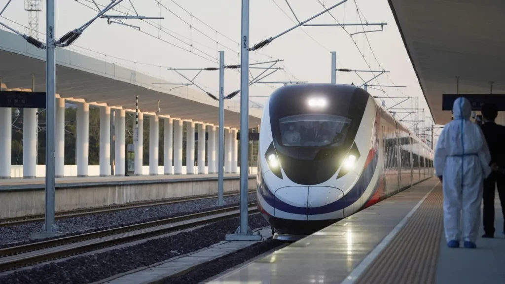 Treni përplas punëtorët e hekurudhës  11 viktima në aksidentin më të rëndë hekurudhor të dekadës në Kinë