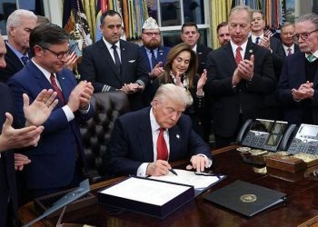 Trump nënshkruan projektligjin, merr fund mbyllja më e gjatë e qeverisë në historinë e SHBA-ve