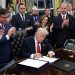 Trump nënshkruan projektligjin, merr fund mbyllja më e gjatë e qeverisë në historinë e SHBA-ve