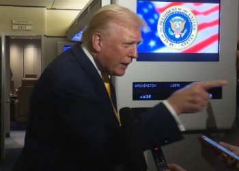 VIDEO – “Rri urtë derrkuce”, Trump humb kontrollin, ofendon gazetaren e Bloomberg