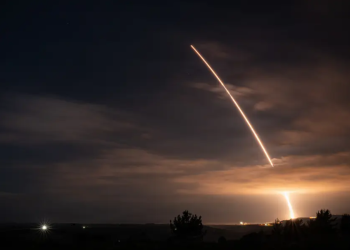 Thirrja e Trump për rifillimin e testeve të armëve bërthamore/SHBA lëshon raketën balistike ndërkontinentale