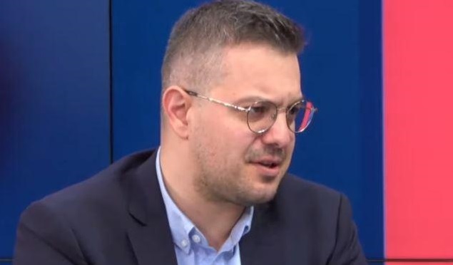 Fëmija yt nuk po flet dhe përqëndrohet  mjeku  Ja  fajtori i padukshëm  që po dëmton mijëra të mitur