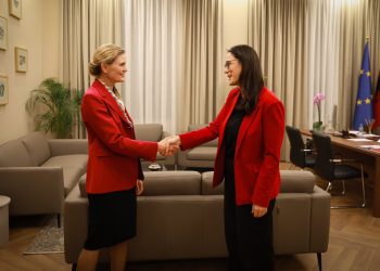 VanHorn takohet me ministren e Ekonomisë dhe Inovacionit, Delina Ibrahimaj: Ekspertizë amerikane për PPP