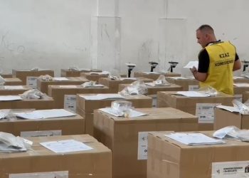 Vlora në prag të zgjedhjeve/ Mbi 173 mijë qytetarë priten të votojnë për kryebashkiakun e ri. Nis shpërndarja e bazës materiale