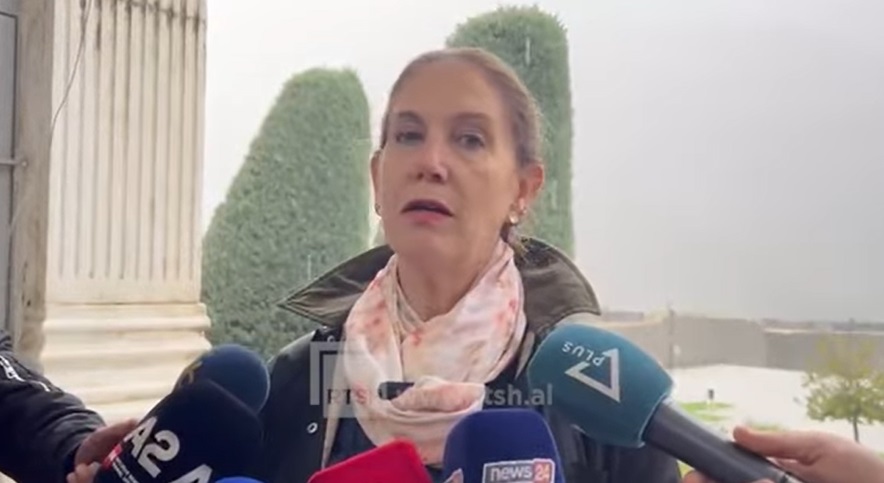 Zgjedhjet në Tepelenë  Mirela Kumbaro fton qytetarët të dalin në votime  Procesi i qetë dhe pa probleme