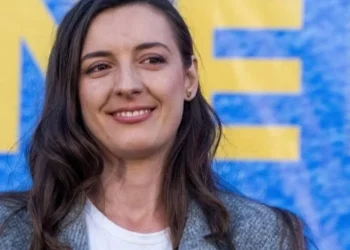 U bë viral në rrjet punësimi në kompaninë e Sigurisë, publikon CV e saj/ Zegjine Çaushi: Kam qenë juriste, paga ime…