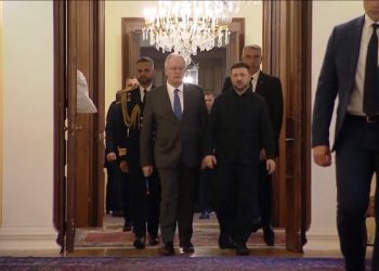 Zelensky në Athinë për gazin: Moska dhe Kievi mund të shkëmbejnë robër së shpejti