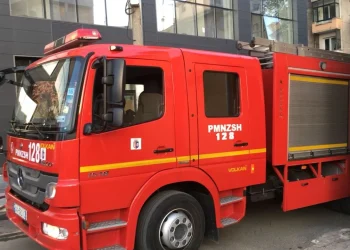 Sarandë/ Zjarr orët e para të mëngjesit, shkrumbohet lokali i drurit