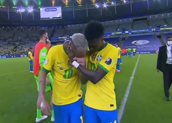 Ish-bashkëlojtari zbulon historinë e pazakontë të Neymar: E gjeta në tualet me derën hapur! Ja arsyeja