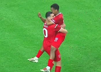 Derbi Tirana-Partizani/ “Demat” marrin nën kontroll derbin, Skuka shënon golin e dytë ndaj bardhebluve