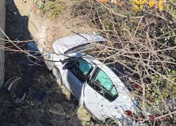 Iu bllokua timoni i makinës dhe ranë në kanal, aksidentohet rëndë çifti i bashkëshorteve në aksin Lushnjë-Berat