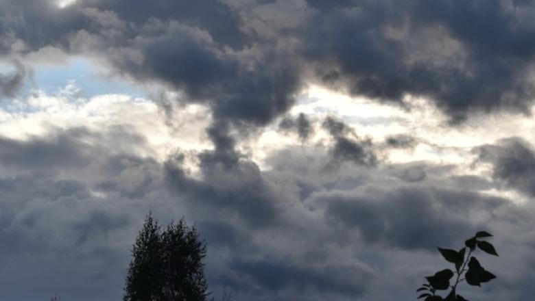 Moti për sot i paqëndrueshme  me vranësira mesatare dhe reshje lokale