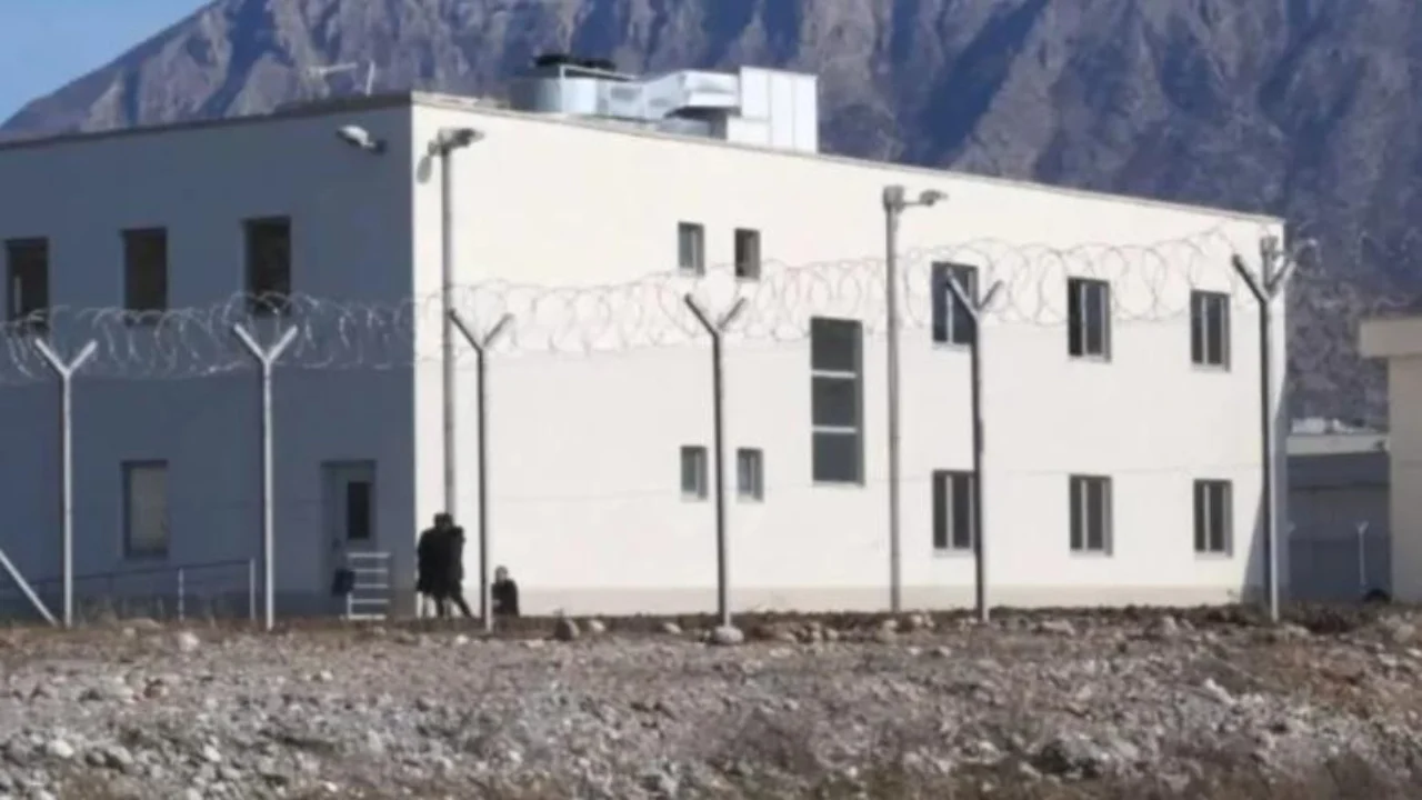 Burgu si spital  qindra të dënuar vuajnë nga sëmundje të ndryshme në qelitë e mbingarkuara të Shqipërisë