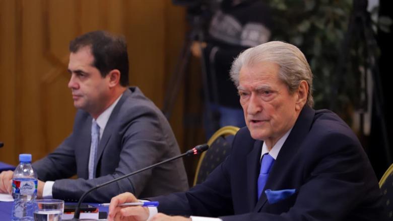  Mbërriti zarfi me     Çudit me deklaratën e tij Berisha  Kartelet shqiptare përcaktojnë zgjedhjet edhe në Amerikën Latine 