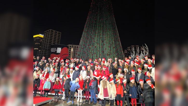 Festat e fundvitit  ndizen dritat e Pemës në  Sheshin Skënderbej 