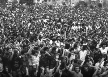 Sot 8 Dhjetori, që ndryshoi Shqipërinë. Si rinia nisi epokën e pluralizmit 35 vite më parë