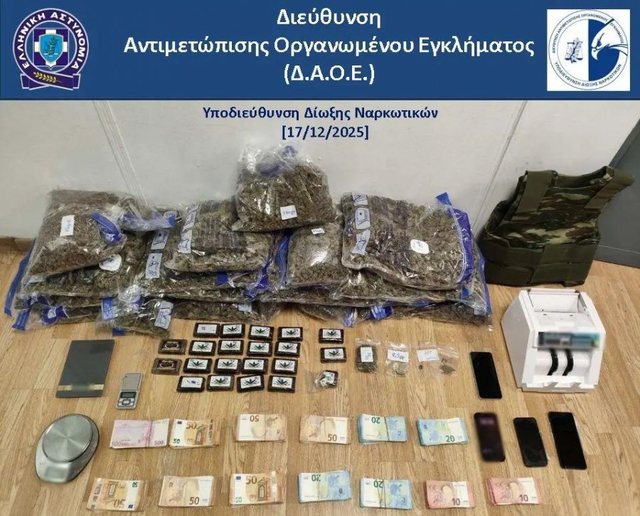 EMRI FOTO  Goditet banda e drogës në Greqi  mes tyre edhe një këngëtar nga Tepelena