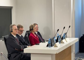 FOTOLAJM / Me kufje në veshë! Kush janë ambasadorët në seancën për kreun e ri të SPAK