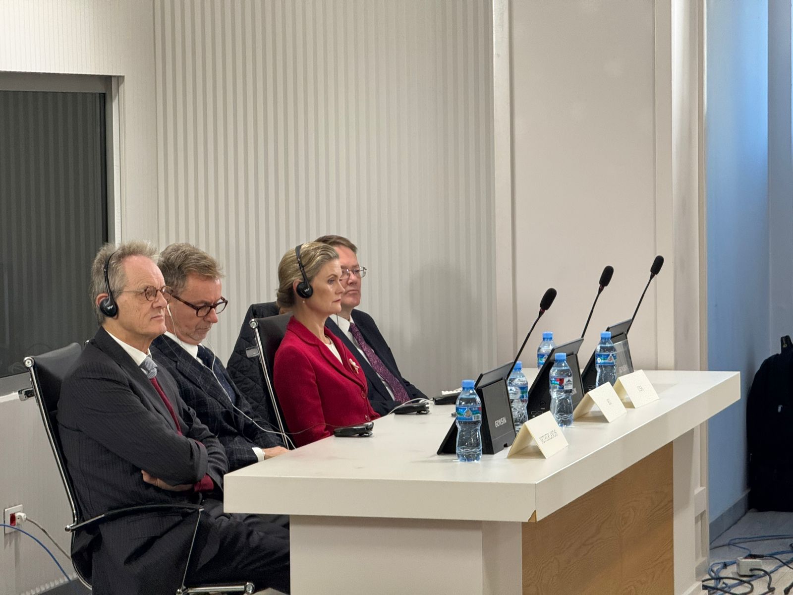 FOTOLAJM   Me kufje në veshë  Kush janë ambasadorët në seancën për kreun e ri të SPAK