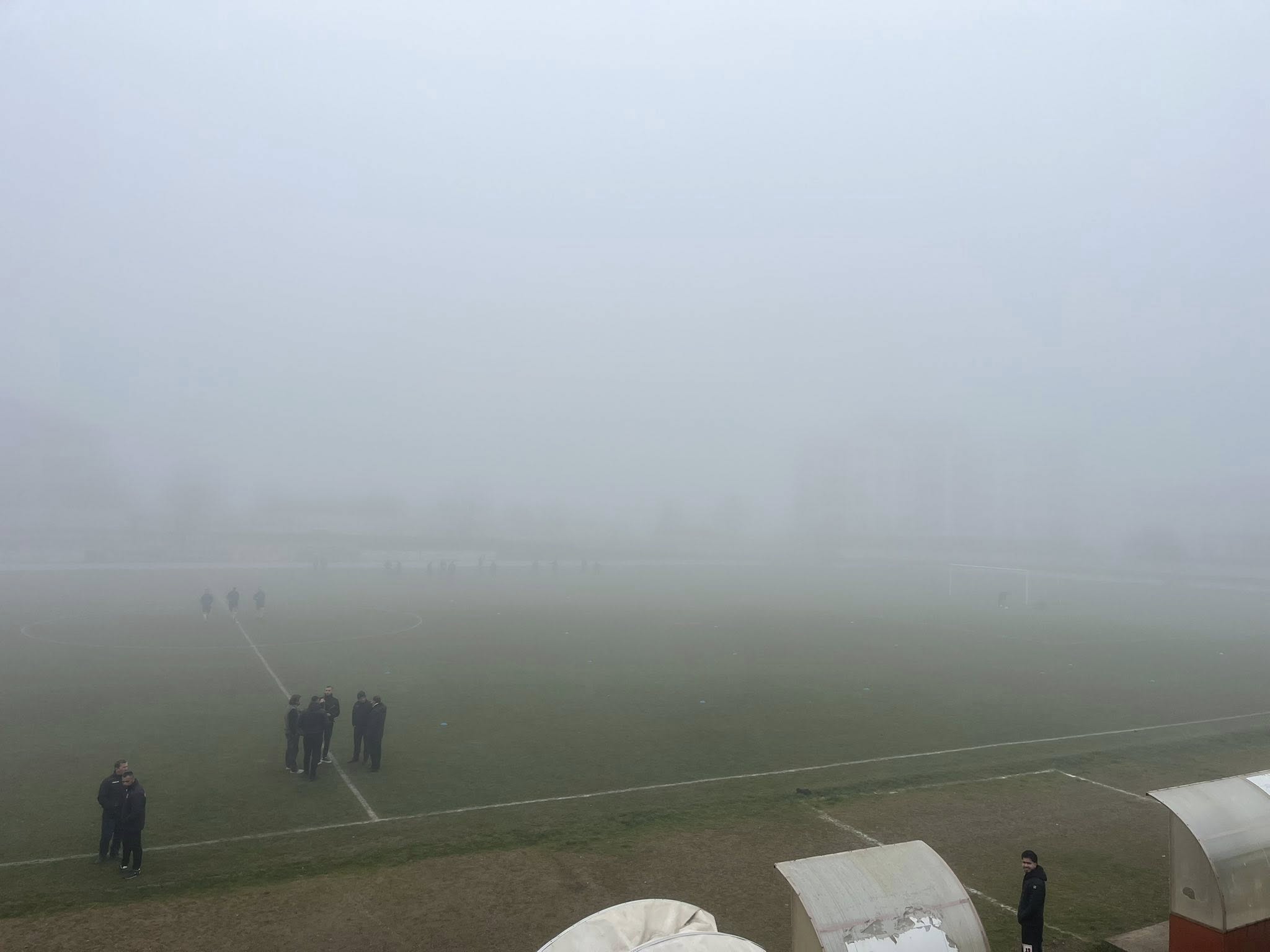 Mjegulla e dendur mbulon Peshkopinë  Ndeshja Korabi Burreli anulohet për shkak të kushteve të motit
