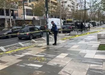 Vdekja tragjike e 50-vjeçares në Vlorë, policia: Dyshohet se u rrëzua nga era e fortë dhe përplasi kokën