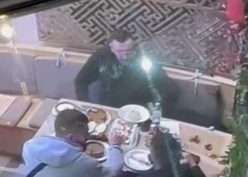 Morën peng të riun nga Kosova për borxhin, dalin pamjet nga dreka e tij me pengmarrësit