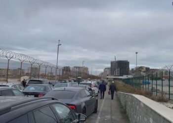 Kthehen për të kaluar festat me familjarët, fluks lëvizje e qytetarëve në Kapshticë dhe Qafë Thanë