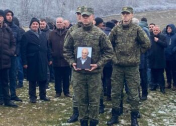 Mungoi në varrimin e të atit pasi Haga nuk i dha leje, veteranët e UÇK: Salih Mustafa duhet të ishte në Kosovë