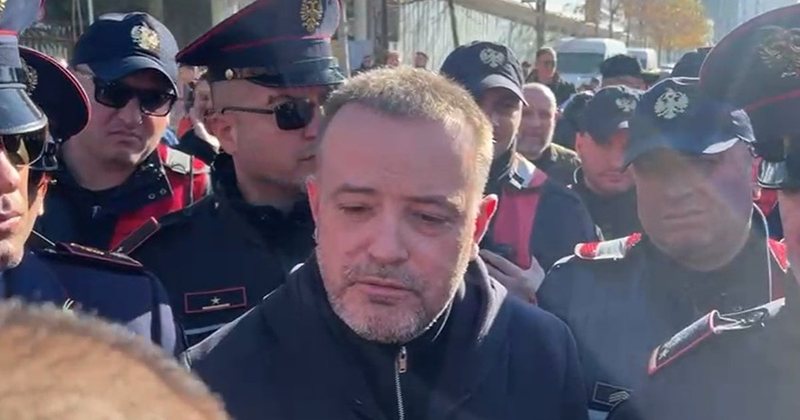  Kam 72 orë që nuk jam larë për vete   kreu i Ujësjellësit përplaset me vlonjatët  S na lejon presion që ta riparojmë defektin