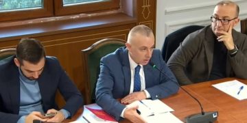 PD tërhoqi firmat për kandidatët për AP, Ndoja sulmon grupin e tij: S’është burrërore që…