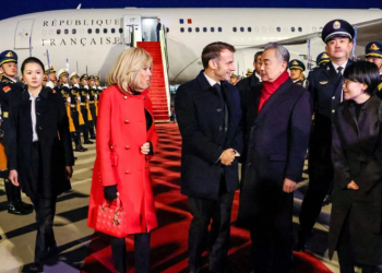 Macron mbërrin në Pekin, nesër takimi me Xi Jinping, do të kërkojë forcim të raportit me BE