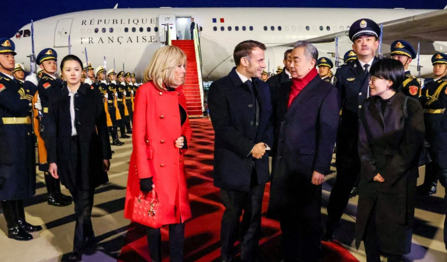 Macron mbërrin në Pekin  nesër takimi me Xi Jinping  do të kërkojë forcim të raportit me BE