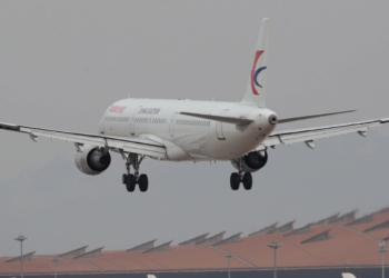 Pothuajse 30 orë në ajër, nis fluturimi më i gjatë botë që lidh tre kontinente dhe mbulon 20,000 km