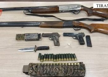 Me armë në makinë dhe në banesë, dy ‘gjahtarëve’ iu zbulohet edhe drogë