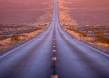 Pa e lëvizur timonin për dy orë, kjo është rruga më e drejtë në botë