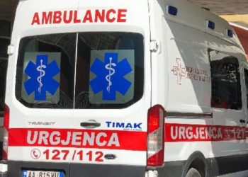 Fqinjët nuk e kishin parë prej ditësh, policia gjen të pajetë 70-vjeçaren në banesën e saj
