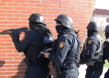 Jo vetëm pa shpërblim për fundvit, efektivët e FNSH të Tiranës i lënë edhe pa u paguar dietat prej 3 muajsh