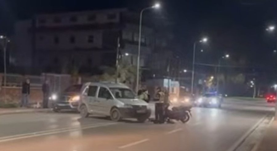 Aksident i rëndë në Lushnjë  makina përplas motorin  drejtuesi niset me urgjencë drejt spitalit