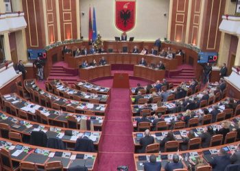 Ligji për partitë mbetet pezull, PS e PD nuk po gjejnë konsensus ta miratojnë brenda vitit