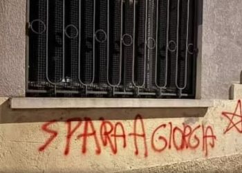 “Qëlloni Giorgia-n” në muret e selisë së Lega Nord, autoritetet nisin hetimet