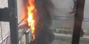 Zjarri jashtë sallës së Kuvendit, Balla: U vu me urdhër të Berishës! Vepër e rëndë në flagrancë