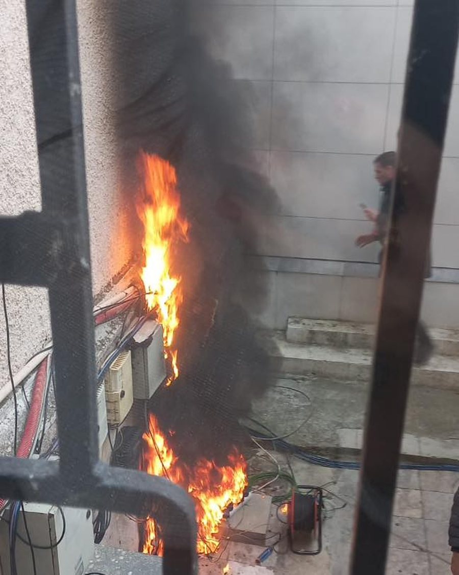 Zjarri jashtë sallës së Kuvendit  Balla  U vu me urdhër të Berishës  Vepër e rëndë në flagrancë