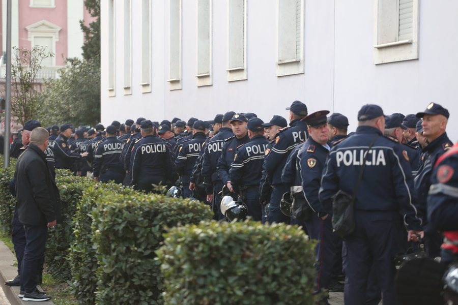 Protesta e Berishës  Policia e përgatitur për çdo skenar  rreth 1300 efektivë në terren