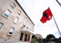 Vendos qeveria: Edhe e premtja pushim për administratën!