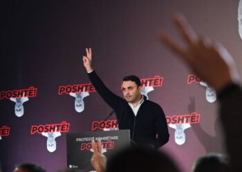 Këlliçi thirrje Ramës: Jep sot dorëheqjen! Pallati jot i korrupsionit është në zi