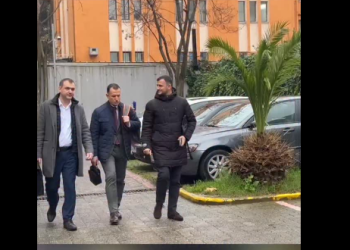 Seanca në GJKKO për Ilir Metën.. Ja çfarë deklaroi një nga mbrojtësit e ish-presidentit (VIDEO)