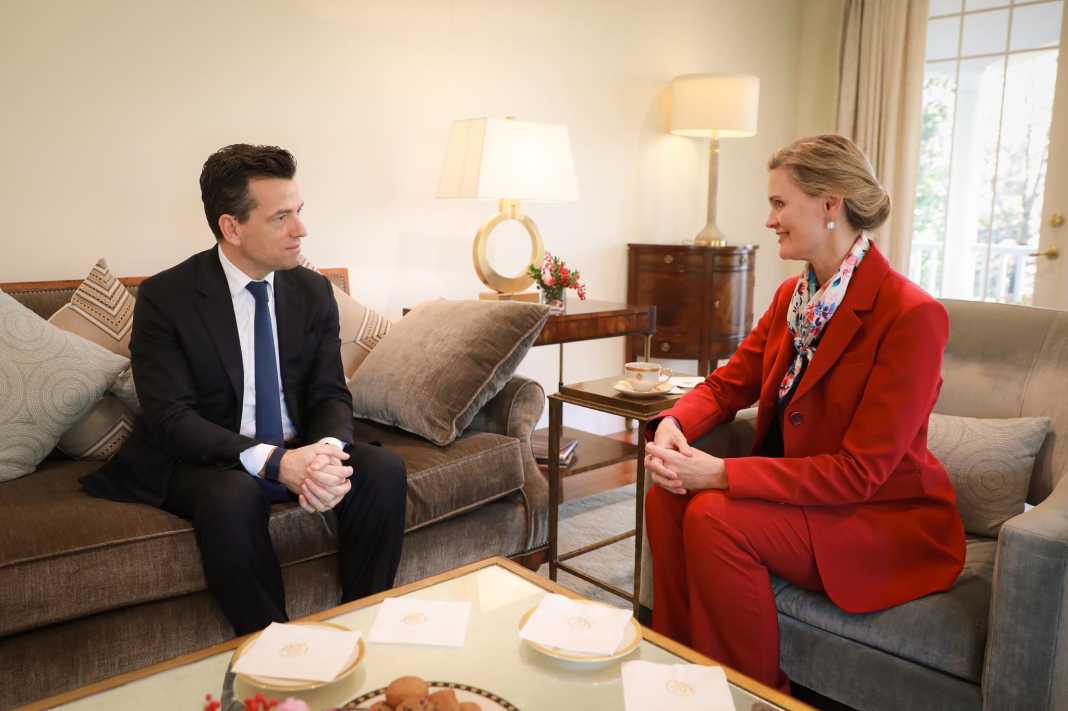 E ngarkuara me Punë e SHBA  VanHorn takon Shehajn  Opozita aktive rol thelbësor në demokraci