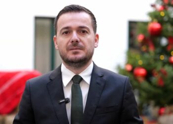 Ministri Salla uron fermerët dhe qytetarët për Vitin e Ri: Mbështetje dhe zhvillim!